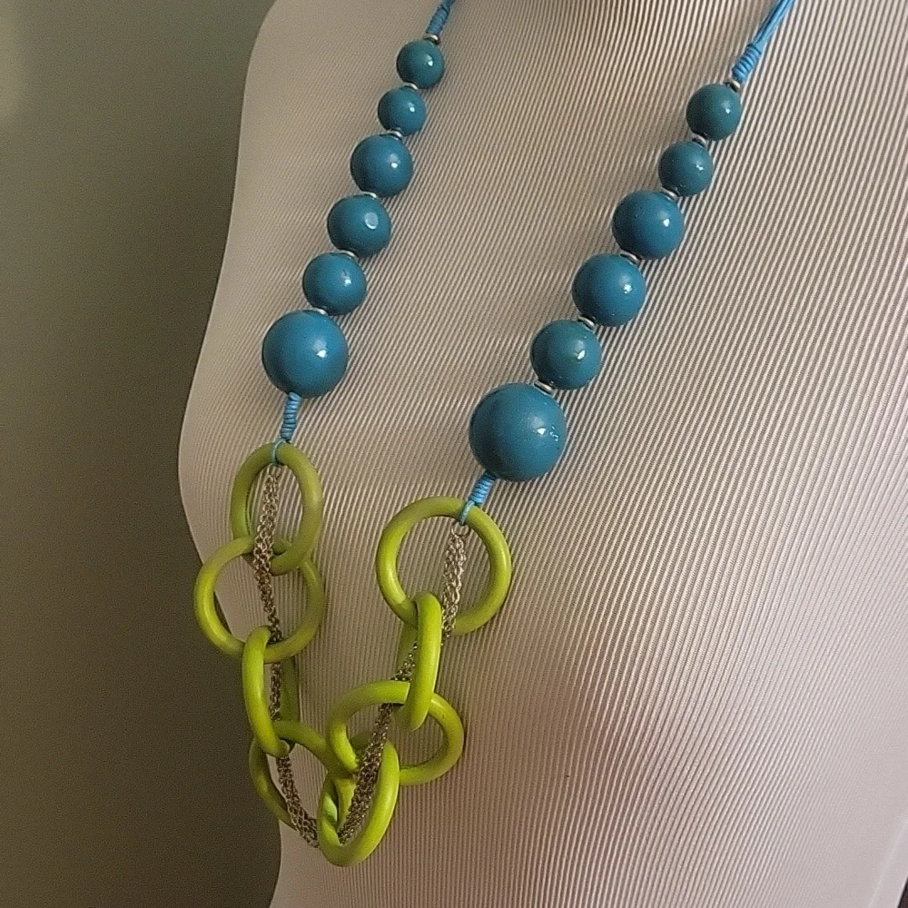 Fun Fashion Necklace - Picture 7 of 8